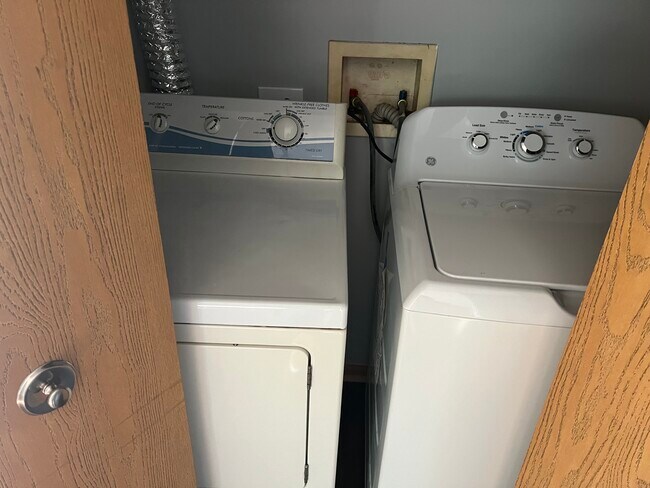 Washer Dryer - 1401 McClure Rd