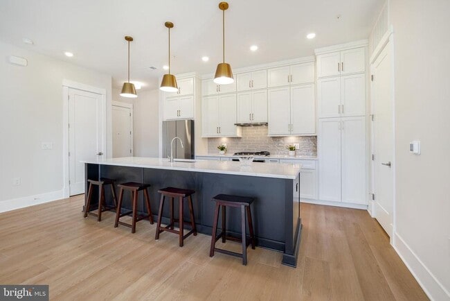 Building Photo - 23651 Havelock Walk Ter