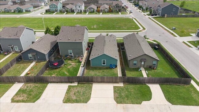 Building Photo - 1220 Smallmouth Rd