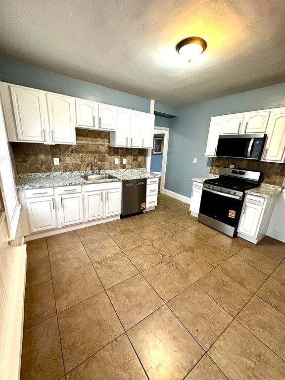 Building Photo - 20 Leslie St