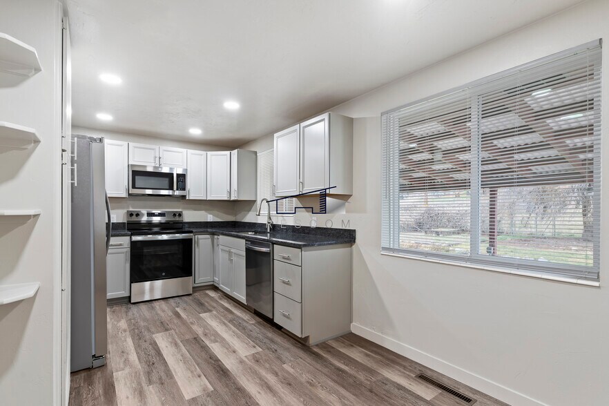 Building Photo - 138 Lynnwood Dr