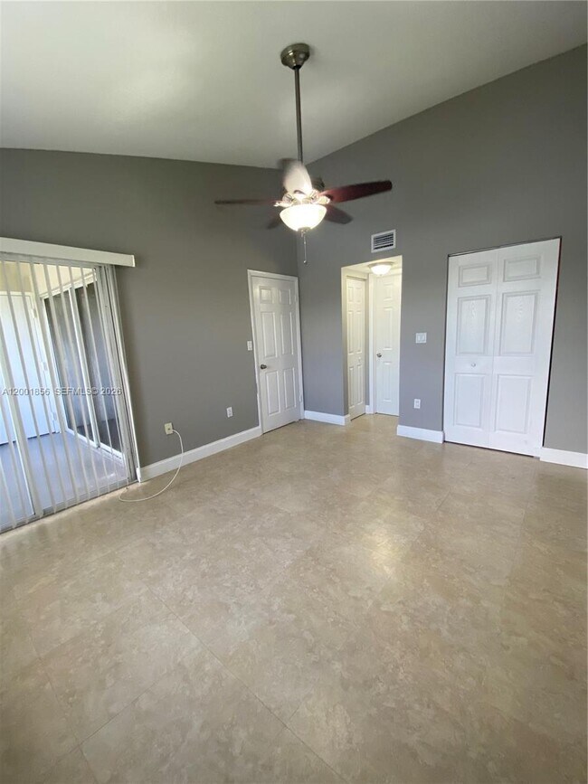 Building Photo - 2820 N Oakland Forest Dr