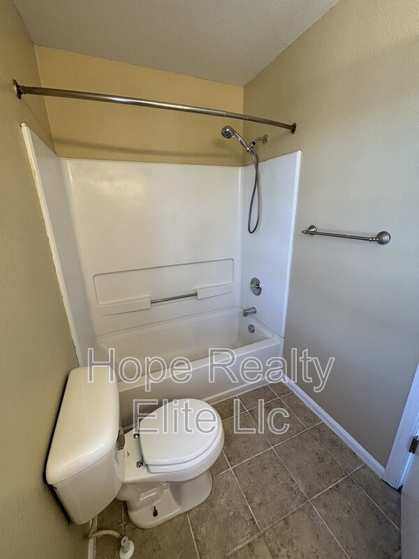 Building Photo - 7640 Fiona Ln