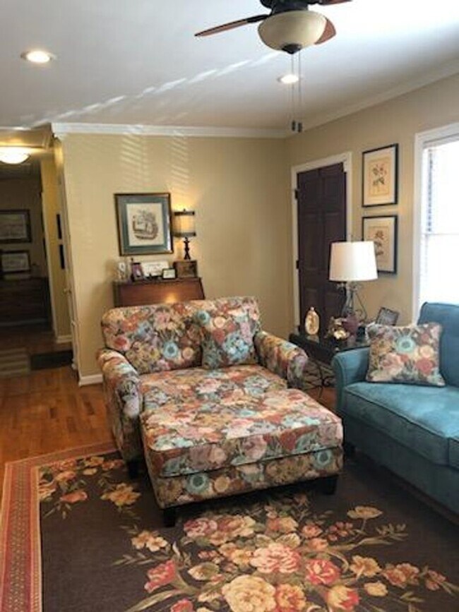 Building Photo - 2 Bedroom 1 Bath Home in North Columbus - ...