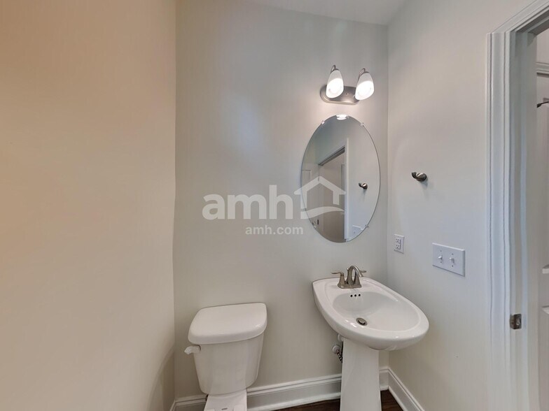 Building Photo - 1124 Amberly Wy