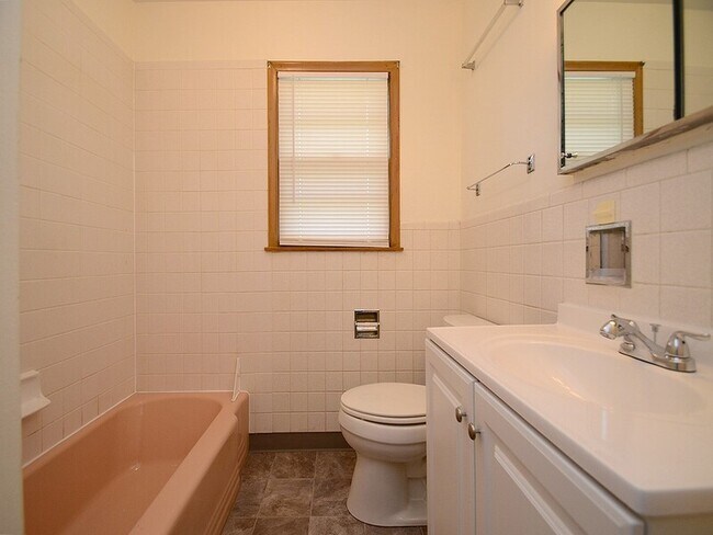 Building Photo - 5115 S 48th Ave