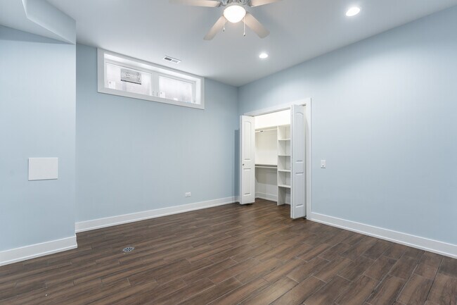 Building Photo - 3329 N Avers Ave