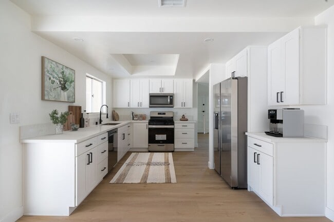 Building Photo - Central air conditioning!