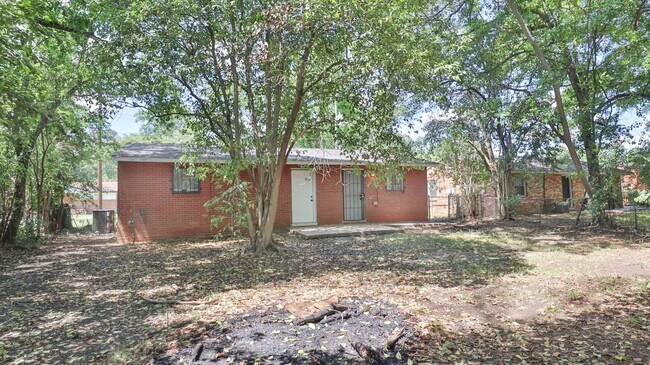 Building Photo - Total Electric! 3BR/1BA