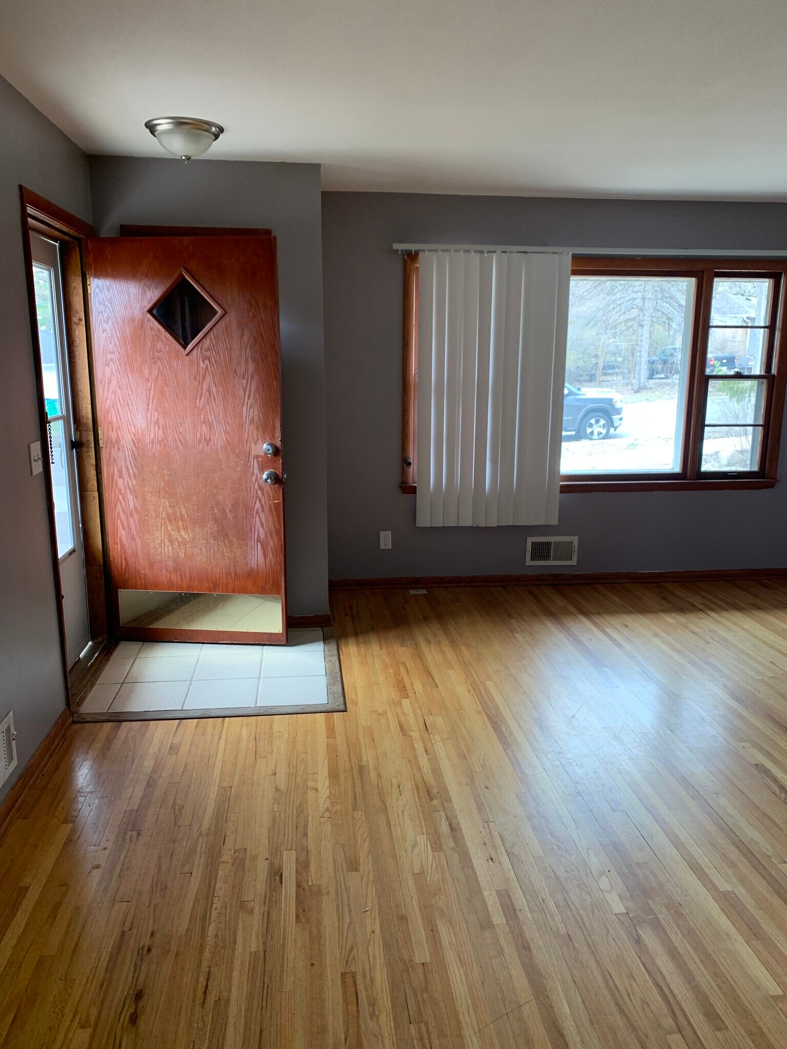 Building Photo - 2237 Hampshire Ave S