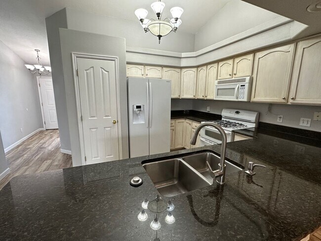Building Photo - Spacious Home For Rent