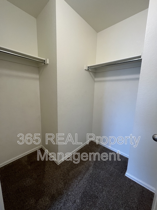 Building Photo - 1551 Highfield Dr