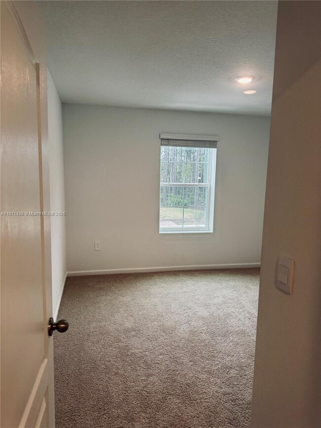Building Photo - 25 Redbud Rd