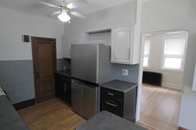 Building Photo - 804 W 21st St