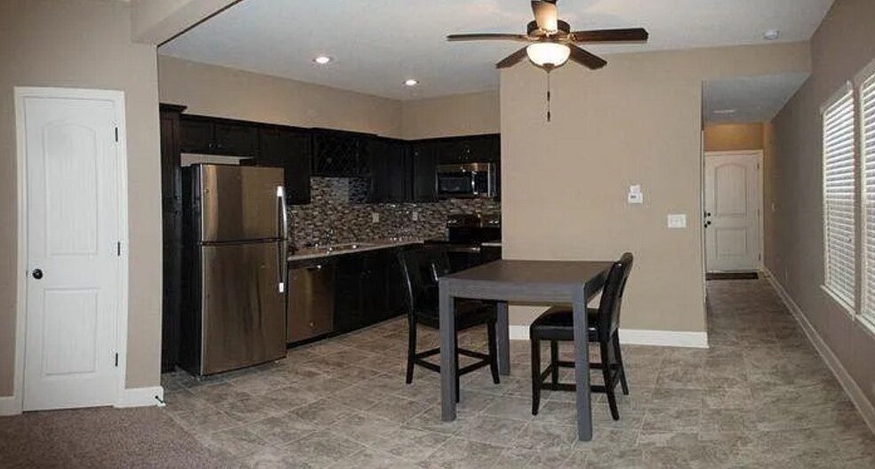 Building Photo - 2176 SW Timbertrace Ln