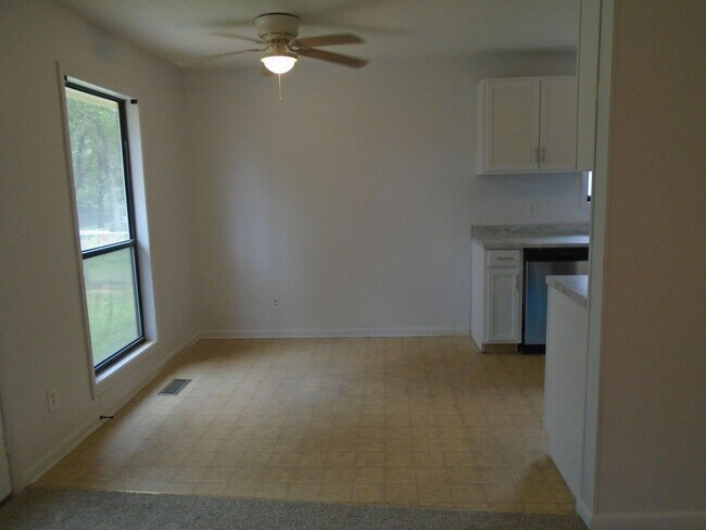 Building Photo - Renovated 3BD/2BA Single Family Home Avail...