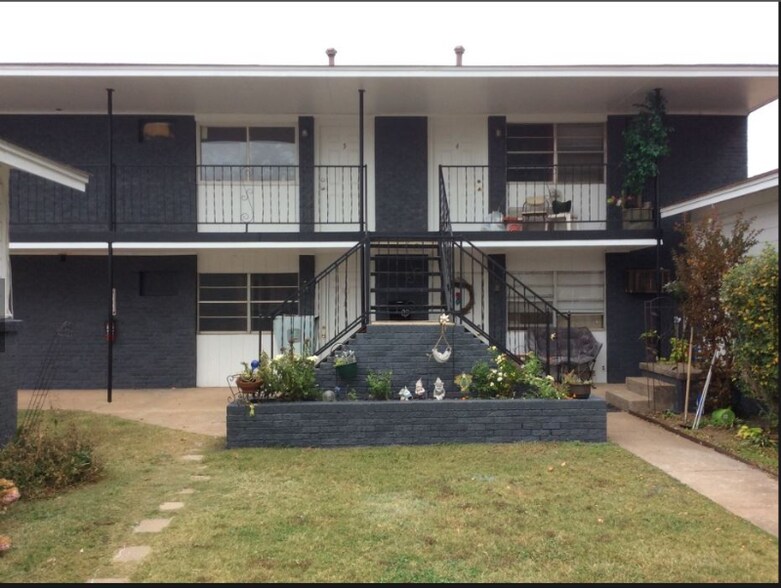 Building Photo - 203 E Hurd St