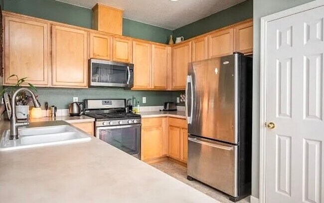 Building Photo - 16552 NE Pacific Terrace