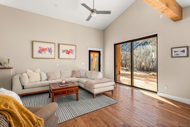 Building Photo - 106 Castle View Dr