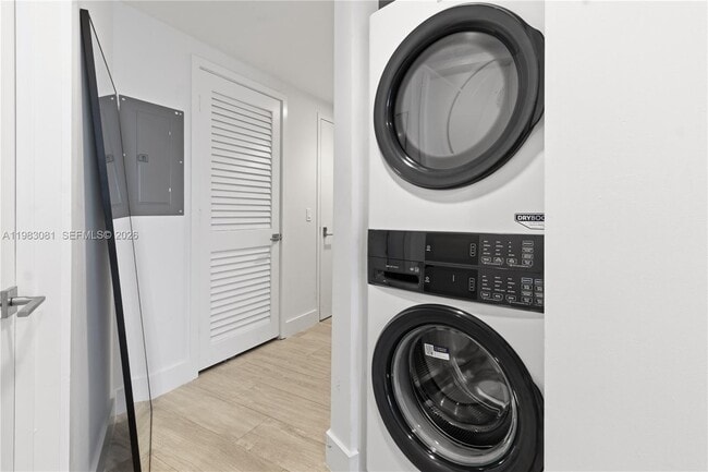 Building Photo - 121 NE 34th St