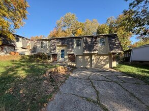 Building Photo - Beautiful 3BR 1BA Home w/ 2-Car Garage in Kansas City