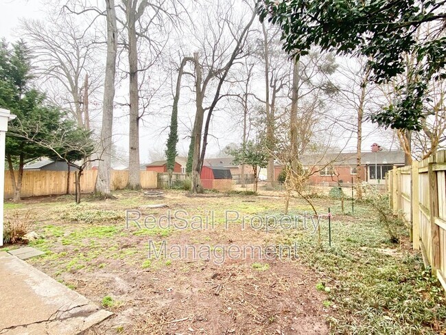 Building Photo - 107 Opal Dr