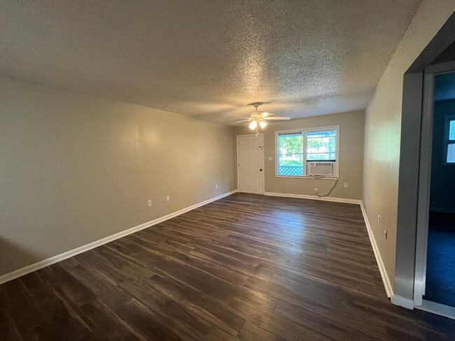 Building Photo - 4322 Banks Dr