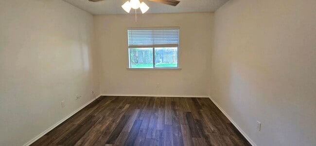 Building Photo - Beautiful 2-Bedroom Duplex in Longview! Co...