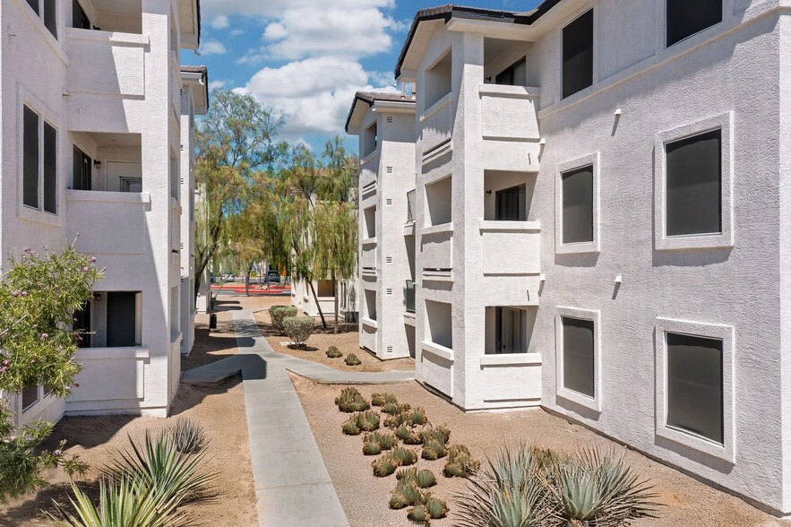 Building Photo - 5145 Rawhide St
