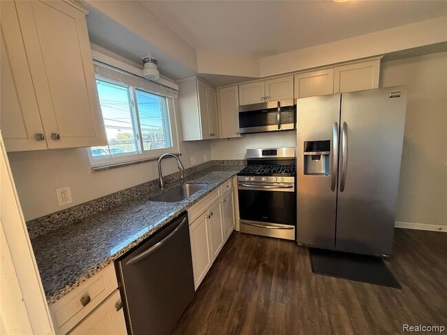 Building Photo - 1111 Holland St