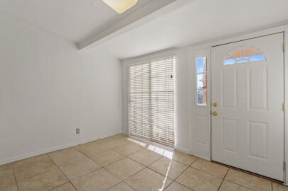 Building Photo - Beautiful Kern Place- 4 bedrooms, 3 baths and Refrigerated AC.