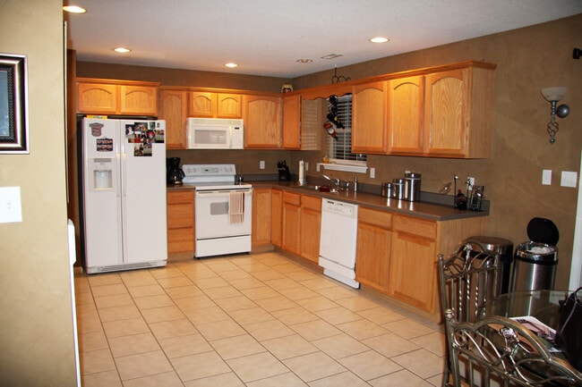 Building Photo - 4208 Brunswick Dr