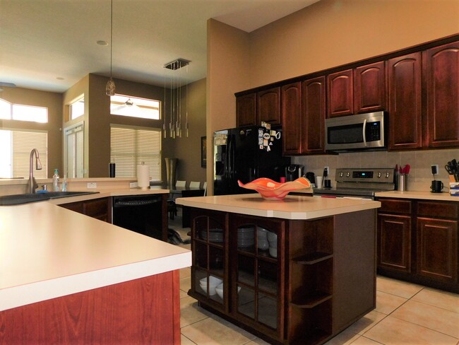 Building Photo - 2051 Autumn View Dr