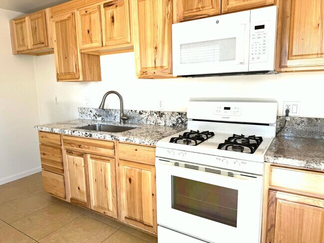 Building Photo - 15841 N Sunny Ln