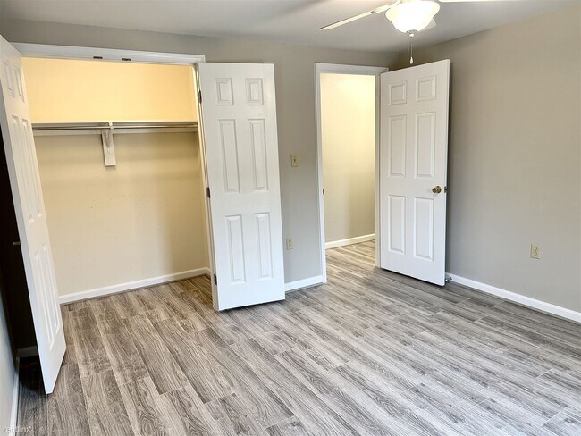 Building Photo - 2 br, 1 bath Duplex - 3932 Fairfax Street