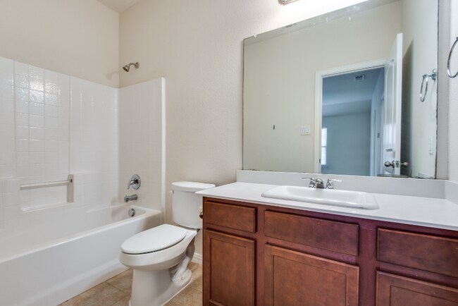 Building Photo - 2813 Castle Creek Dr