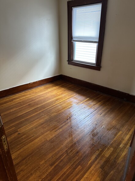 Building Photo - 186 Spruce Ave