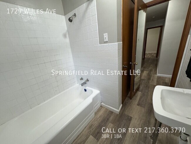 Building Photo - 1729 W Iles Ave