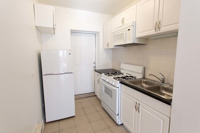 Interior Photo - 5222-38 S. Drexel Avenue