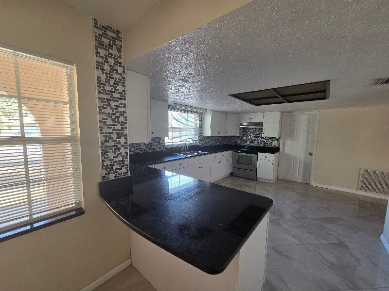 Building Photo - 8649 Forest Lake Dr