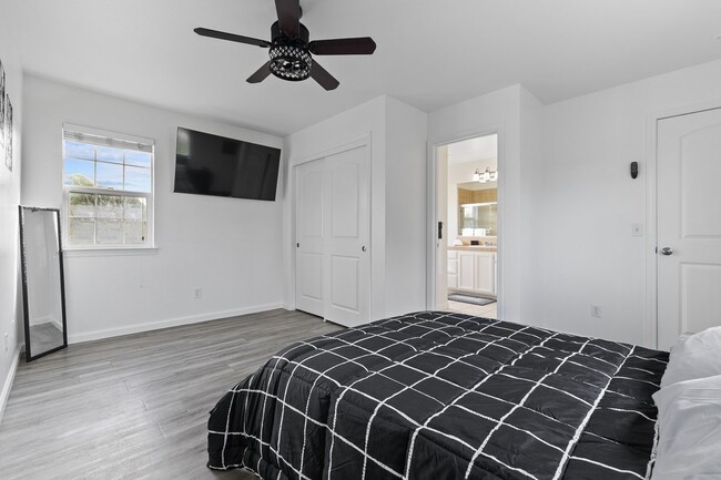 Building Photo - 600 Greeneich Ave