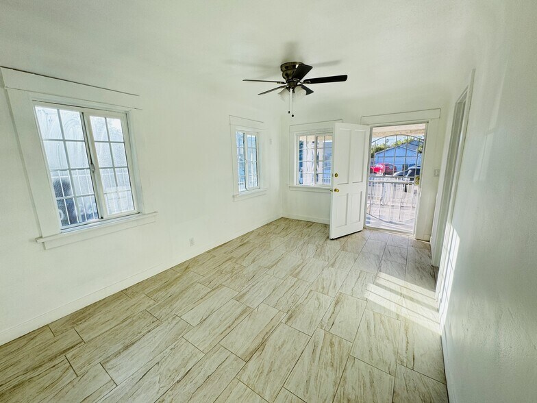 Living Room - 856 W 73rd St