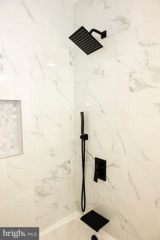 Building Photo - 2201 Strahle St