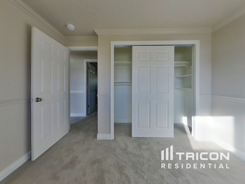 Building Photo - 1370 N 4700 W