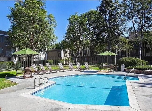 Building Photo - 1 Bedroom ~ Live in the Heart of South Coa...