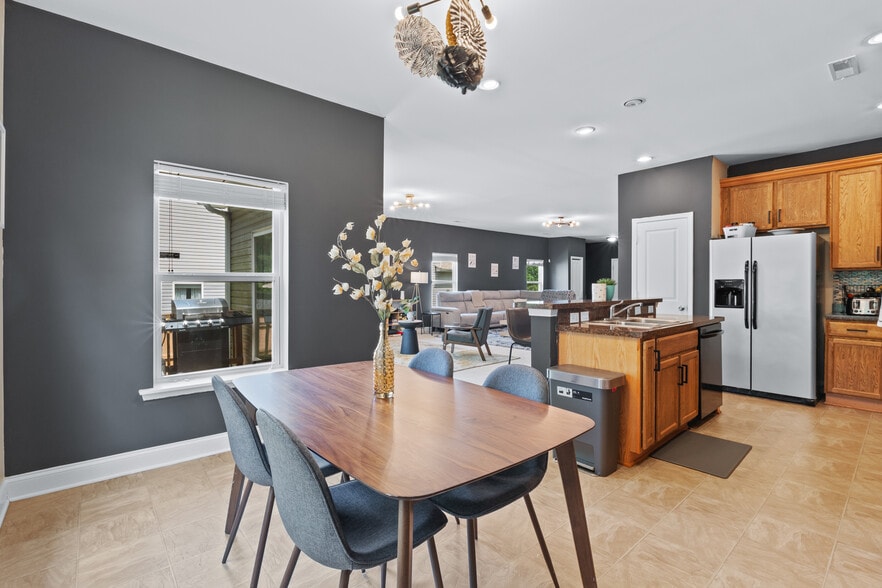 Building Photo - 112 Plymouth Pass Dr