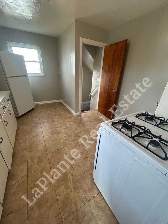 Building Photo - Well-Located 3-Bedroom Home Near Library Village