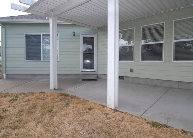 Building Photo - 3 Bedroom Home in North Albany!
