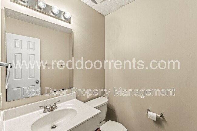 Building Photo - 10857 Cedar Pine Dr