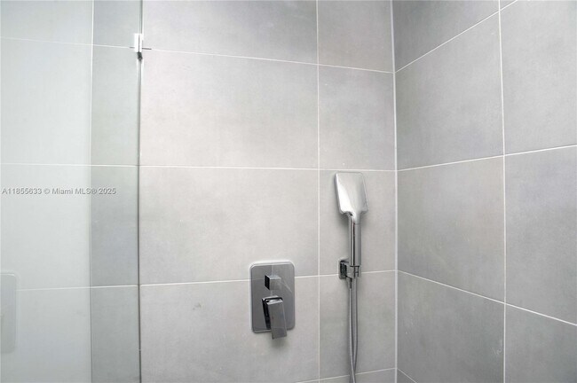 Building Photo - 4051 N Ocean Dr